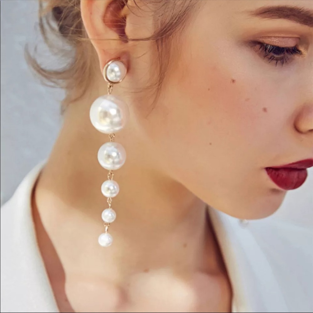 New Trend Simulation Pearl Long Earrings - Picture 3 of 5